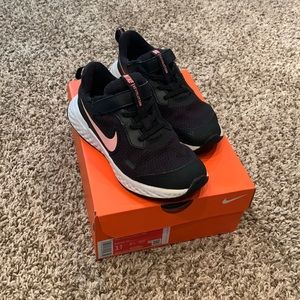 Girls Nike Size 1.5